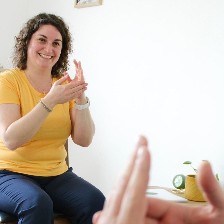 Une thérapie est un espace sûr où tu peux avancer à ton rythme, poser tes difficultés et découvrir des solutions qui fonctionnent pour toi